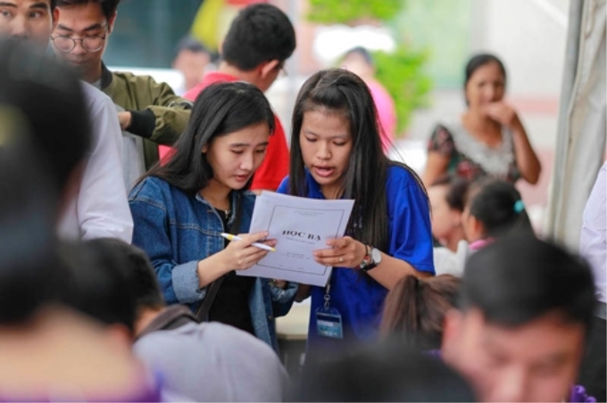 Trước đó, trong đợt xét tuyển ĐH, CĐ vừa qua, hàng loạt trường ĐH cũng miễn lệ phí xét tuyển cho những thí sinh ở vùng bị ảnh hưởng của Formosa.