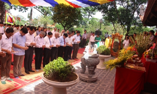 Hà Tĩnh trang trọng tổ chức lễ giỗ 196 năm Đại thi hào Nguyễn Du