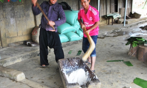 Thơm dẻo bánh dày ngày Tết của người Mông