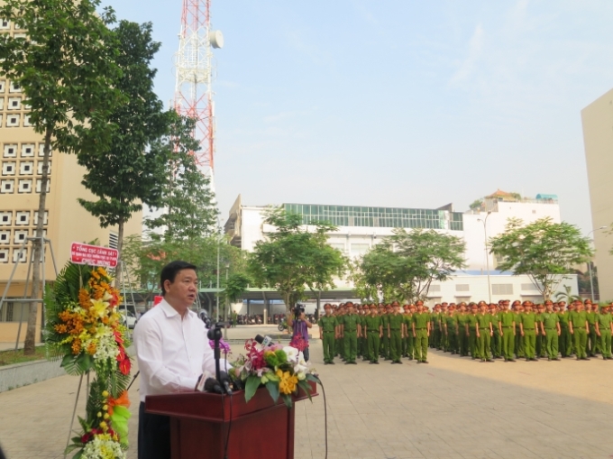 Bí thư Thành ủy TPHCM Đinh La Thăng phát biểu tại lễ ra mắt, chính thức đưa vào hoạt động Đội Cảnh sát Hình sự đặc nhiệm hướng Nam.