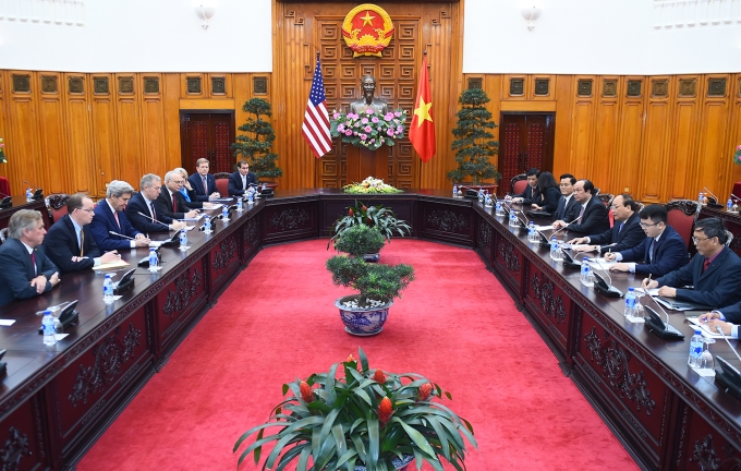 Thủ tướng Nguyễn Xuân Phúc tiếp Ngoại trưởng Hoa Kỳ John Kerry - Ảnh: VGP/Quang Hiếu