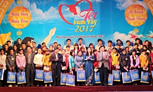 Ấm áp "Tết sum vầy 2017"