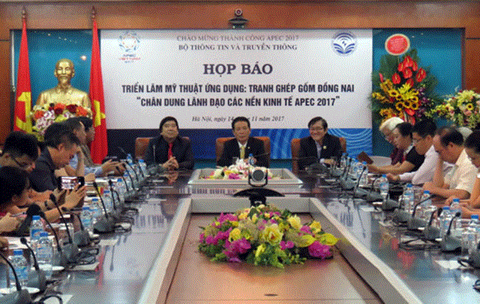 Quang cảnh họp báo về Triển lãm tranh ghép gốm Đồng Nai: Chân dung lãnh đạo các nền kinh tế APEC 2017 (ảnh DP)