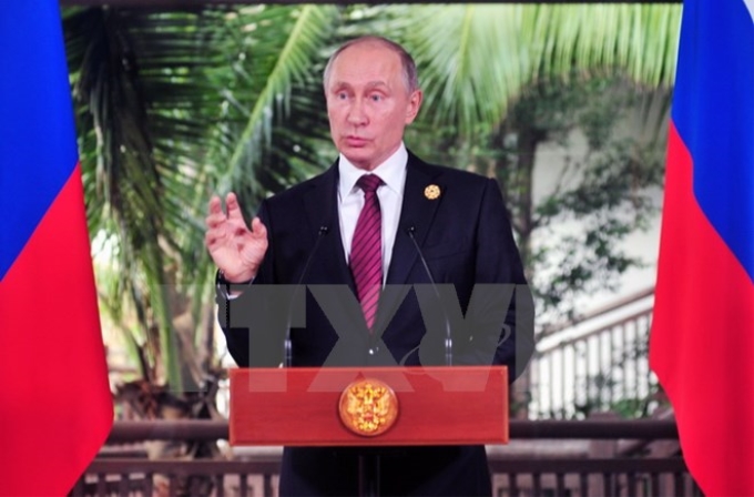 Tổng thống Nga Vladimir Putin tổ chức họp báo về kết quả của APEC 2017. (Ảnh: TTXVN)