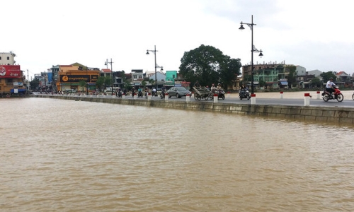 Thành phố Hồ Chí Minh: Mưa lớn kết hợp triều cường gây ngập nặng nhiều nơi