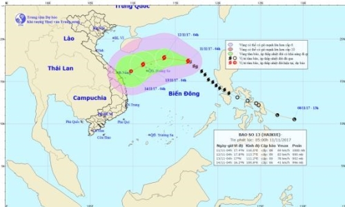 Bão số 13 di chuyển theo hướng Tây Tây Bắc, mỗi giờ đi được 15km