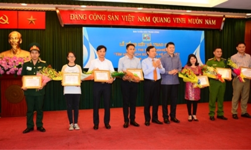 Tổng kết và trao giải Cuộc thi trắc nghiệm “Tìm hiểu lịch sử quan hệ đặc biệt Việt Nam - Lào năm 2017"