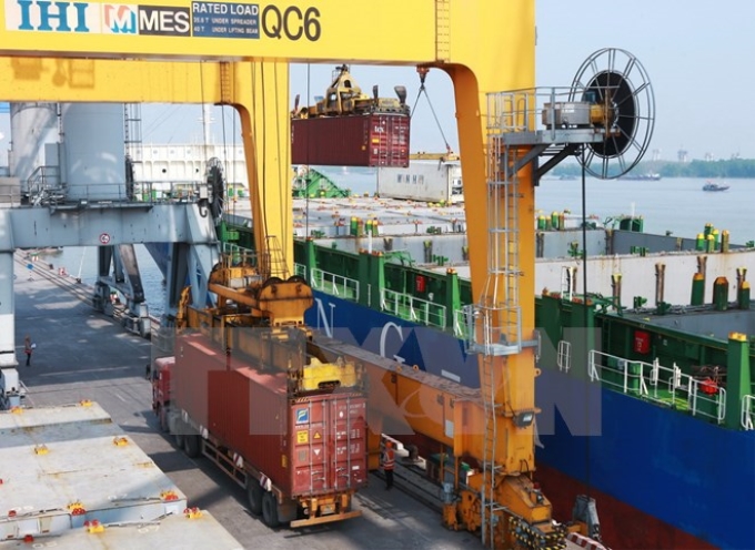 Bốc xếp container tại chi nhánh cảng Tân Vũ, Cảng Hải Phòng. (Ảnh: TTXVN)