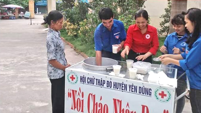 “Nồi cháo nhân đạo” của Hội Chữ thập đỏ huyện Yên Dũng tại Bệnh viện Đa khoa huyện