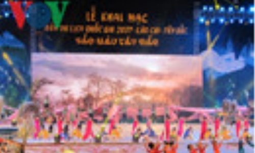 Tưng bừng khai mạc Năm Du lịch Quốc gia 2017 “Sắc màu Tây Bắc“