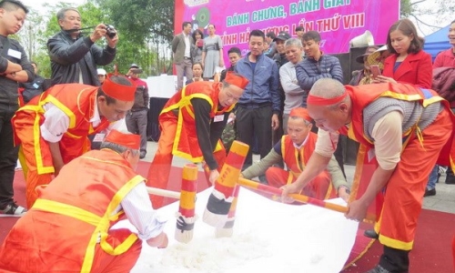 Đặc sắc hội thi bánh chưng, bánh dày tại Lễ hội Côn Sơn-Kiếp Bạc