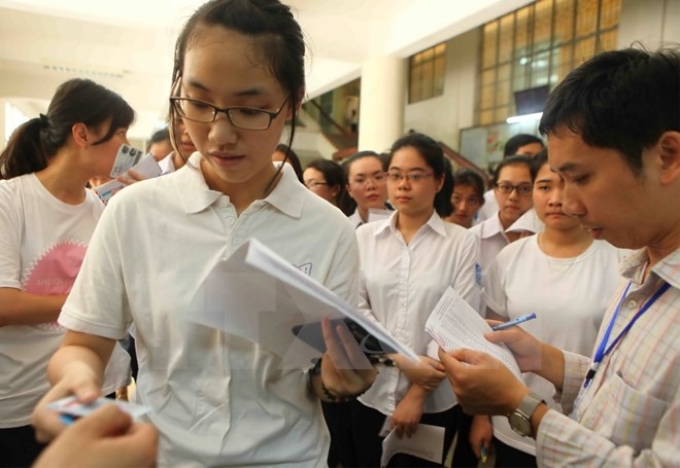 Thí sinh tham gia kỳ thi đánh giá năng lực môn Ngoại ngữ trên máy tính tại Đại học Quốc gia Hà Nội. (Ảnh: TTXVN)