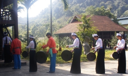 Bảo tồn và phát huy bản sắc văn hóa dân tộc Mường ở Ninh Bình