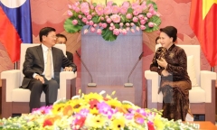Chủ tịch Quốc hội tiếp Thủ tướng Lào