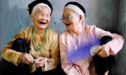 Phụ nữ Việt Nam sống thọ hơn nam giới