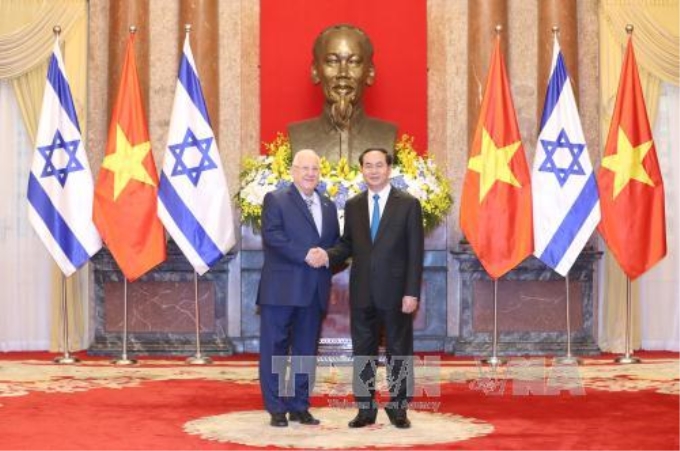 Chủ tịch nước Trần Đại Quang và Tổng thống Reuven Ruvi Rivlin tại Lễ đón. Ảnh: Nhan Sáng/TTXVN