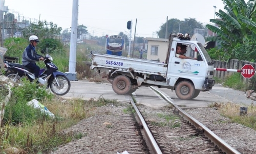 Địa phương phải có trách nhiệm trong mở đường ngang qua đường sắt