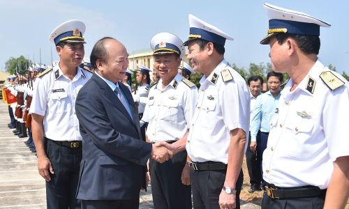 Thủ tướng kiểm tra công tác sẵn sàng chiến đấu tại lữ đoàn tên lửa