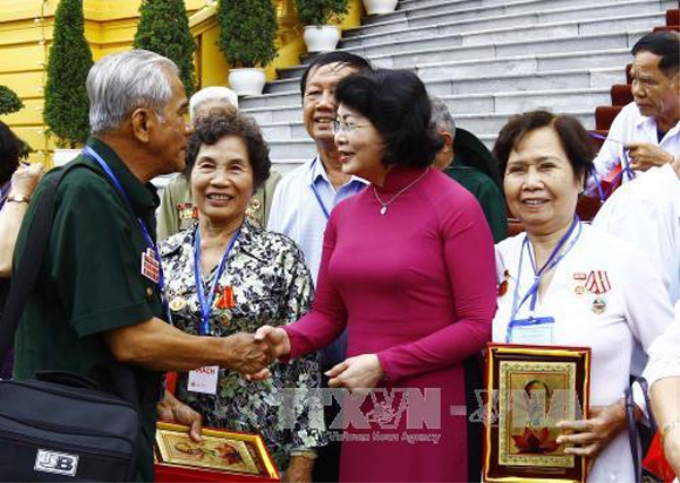 Phó Chủ tịch nước Đặng Thị Ngọc Thịnh tiếp Đoàn đại biểu người có công tỉnh Tiền Giang. Ảnh: An Đăng/TTXVN