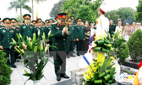 Dâng hương tưởng niệm 100 năm ngày sinh Đại tướng Văn Tiến Dũng