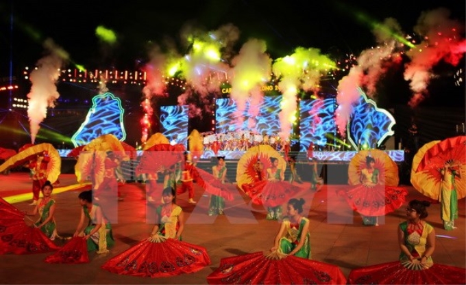 Tiết mục biểu diễn nghệ thuật tại Carnaval Hạ Long 2016. (Ảnh: Nguyễn Hoàng/TTXVN)