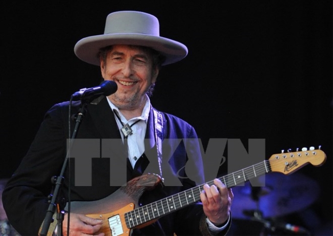 Ca sỹ Bob Dylan biểu diễn tại một sự kiện ở Carhaix-Plouguer, tây Pháp ngày 22/7/2012. (Nguồn: AFP/TTXVN)