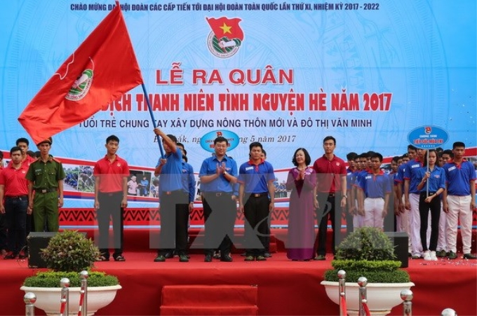 Trưởng ban Dân vận Trung ương Trương Thị Mai và Bí thư thứ nhất Lê Quốc Phong phát động Lễ ra quân Chiến dịch Thanh niên tình nguyện hè năm 2017. (Ảnh: Dương Giang/TTXVN)