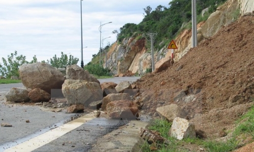 Mưa lớn cục bộ, vùng núi phía Bắc có nguy cơ sạt lở