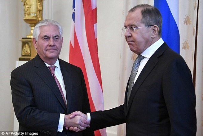 Ngoại trưởng Nga Sergei Lavrov (phải) và người đồng cấp Mỹ Rex Tillerson. (Nguồn: AFP/Getty Images)