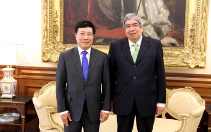 Phó Thủ tướng Phạm Bình Minh và Chủ tịch Quốc hội Bồ Đào Nha Eduardo Ferro Rodrigues.