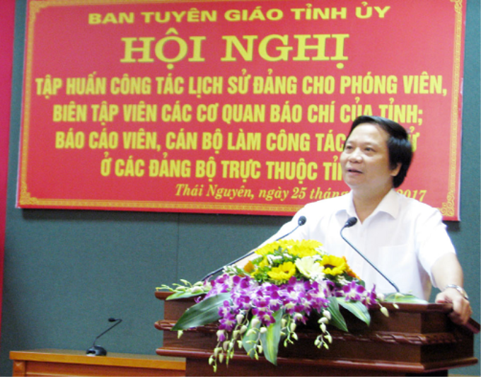 Đồng chí Lê Văn Tuấn, Ủy viên Ban Thường vụ, Trưởng ban Tuyên giáo Tỉnh ủy phát biểu chỉ đạo Hội nghị.