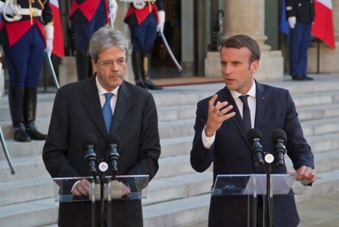 Tổng thống Pháp Emmanuel Macron (phải) đã có cuộc hội đàm với Thủ tướng Italy Paolo Gentiloni. (Nguồn: Taiwan News)