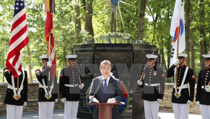 Tổng thống Hàn Quốc Moon Jae-in (giữa) phát biểu trong chuyến thăm Viện bảo tàng Quốc gia ở Quantico, bang Virginia, Mỹ, ngày 28/6. (Nguồn: EPA/TTXVN)