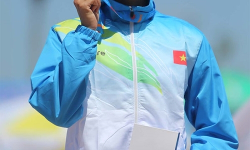 VĐV trẻ Lê Tú vượt thành tích HCV SEA Games 28 nội dung chạy ngắn 100m và 200m