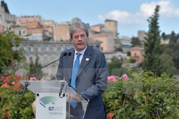 Thủ tướng Italy Paolo Gentiloni trong một cuộc họp báo ở Taormina, Sicily (Italy). (Nguồn: EPA/TTXVN)