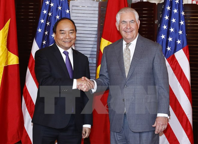 Thủ tướng Nguyễn Xuân Phúc và Ngoại trưởng Hoa Kỳ Rex Tillerson. (Ảnh: TTXVN)