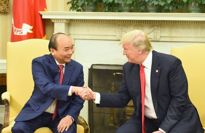 Trước khi bước vào cuộc hội đàm, Thủ tướng Nguyễn Xuân Phúc và Tổng thống Donald Trump đã có cuộc gặp gỡ báo chí tại Phòng Bầu dục (Oval Room). (Nguồn: Thông tin Chính phủ)