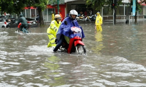 Mưa lớn tiếp tục mở rộng và kéo dài, gia tăng tình trạng ngập úng