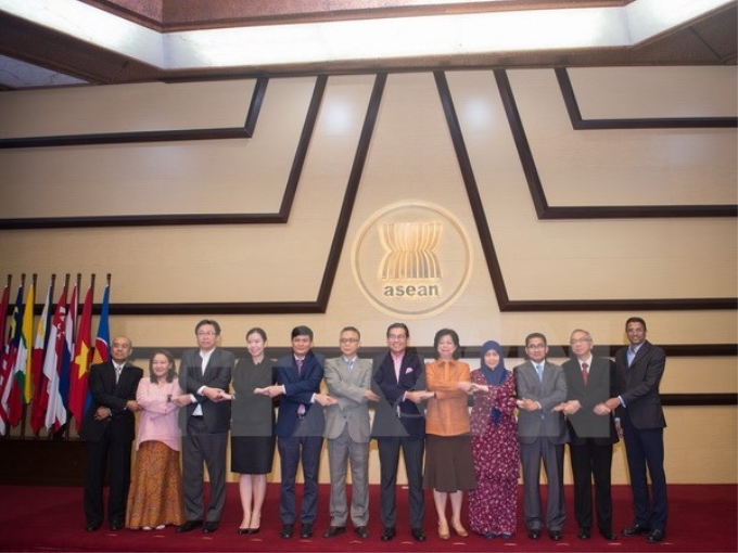 Đại diện thường trực 10 nước thành viên ASEAN, các quan chức cấp cao của Ban Thư ký ASEAN và các đại diện thuộc Bộ Ngoại giao và Tổng cục Du lịch Trung Quốc. (Ảnh: THX/TTXVN)