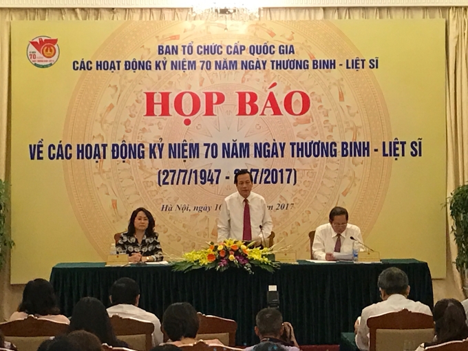 Đồng chí Đào Ngọc Dung, UVTƯ Đảng, Bộ trưởng Bộ LĐ-TB&XH phát biểu chỉ đạo tại họp báo (Ảnh DP)