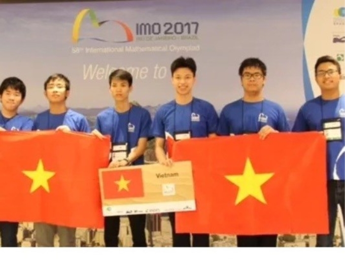 Các thành viên của đội tuyển Olympic Toán học Việt Nam năm 2017. (Nguồn: Báo Nhân dân)