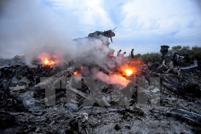 Hiện trường vụ rơi máy bay MH17 ở gần Donetsk, Ukraine ngày 17/7/2014. (Nguồn: EPA/TTXVN)