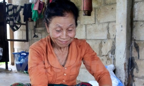 Chuyện về mẹ Lào chia sữa của con cứu bộ đội tình nguyện Việt Nam