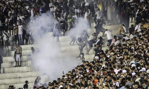 Bạo loạn sân cỏ kinh hoàng ở Brazil