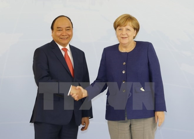 Thủ tướng Đức Angela Merkel đón Thủ tướng Nguyễn Xuân Phúc . (Ảnh: TTXVN)