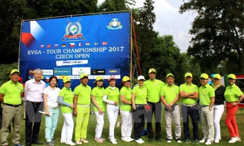 Giải golf mở rộng tại Séc giúp gắn kết người Việt toàn châu Âu