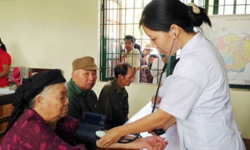 Trà Vinh: Hỗ trợ mua thẻ bảo hiểm y tế cho người thuộc hộ cận nghèo