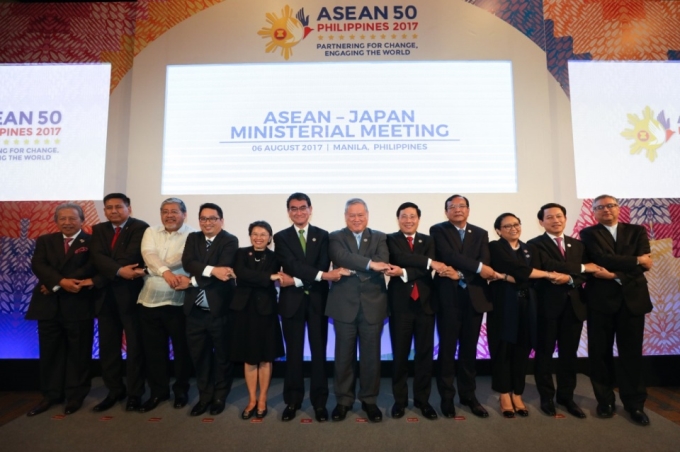 Các Bộ trưởng Ngoại giao ASEAN và đối tác Nhật Bản. Nguồn: asean2017.ph