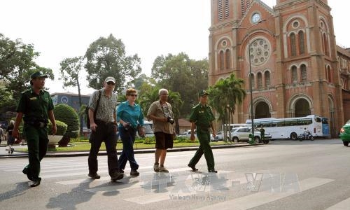 Tăng cường bảo vệ du khách nước ngoài khi du lịch tại Việt Nam