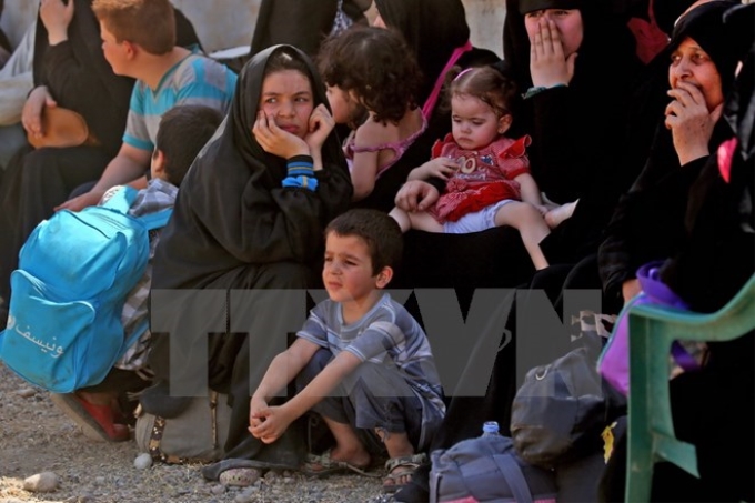 Người dân Syria sơ tán khỏi Raqa ngày 8/8. (Nguồn: AFP/TTXVN)